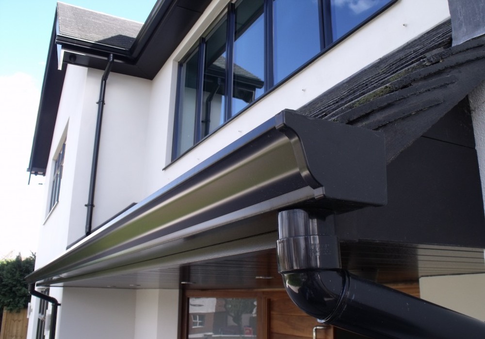 Seamless aluminum gutter installation in Katy, Texas for leak-free performance

